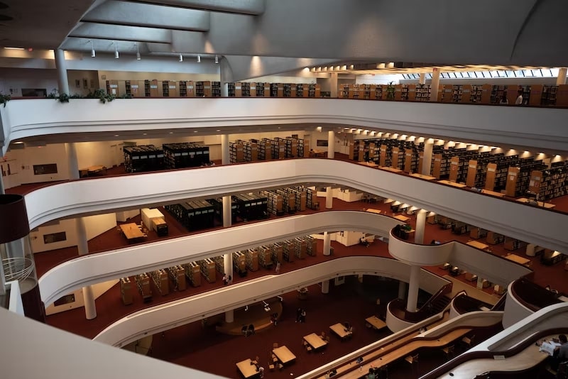 People actually go to libraries in Toronto