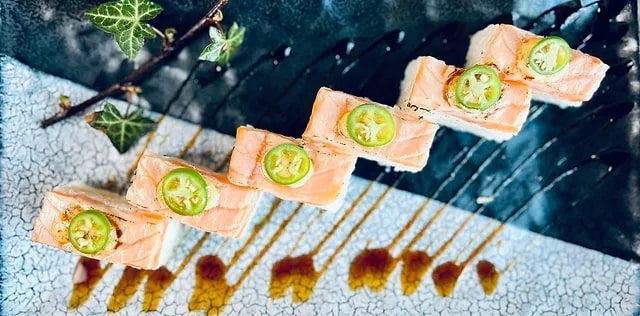 Salmon nigiri