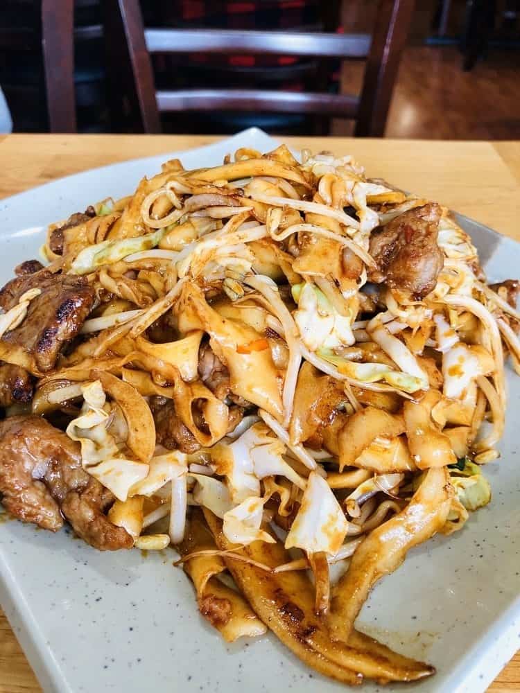 Beef-fried hand shaved noodles
