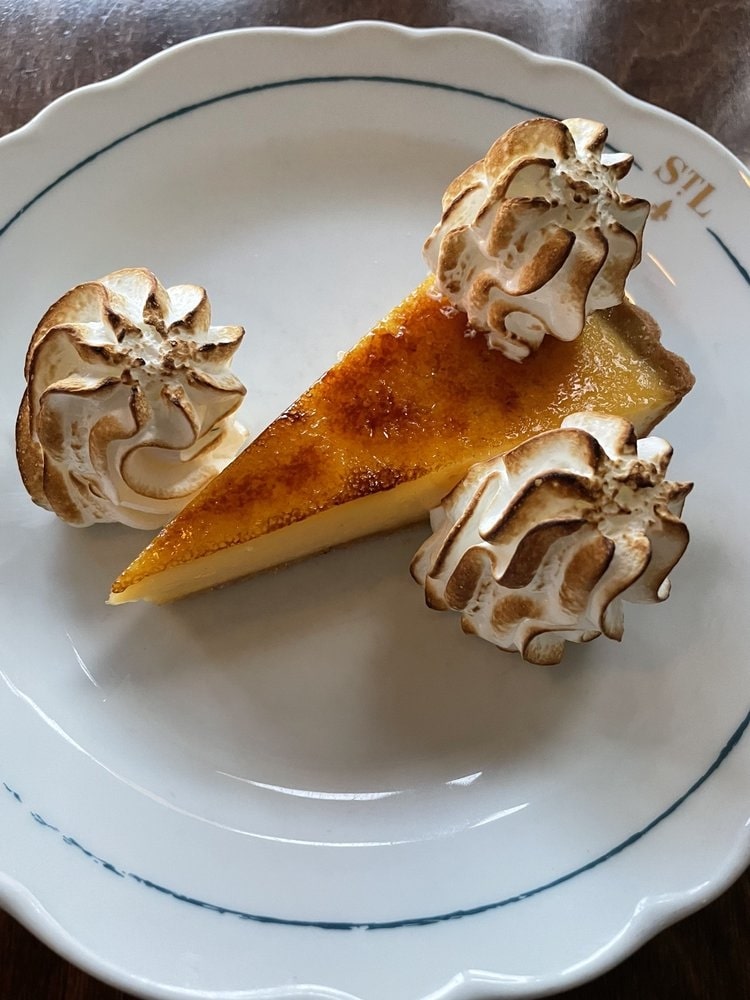 Lemon tart with meringue