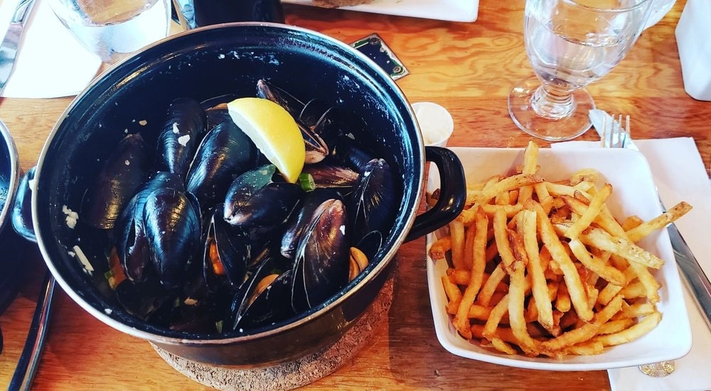 Mussels and fries
