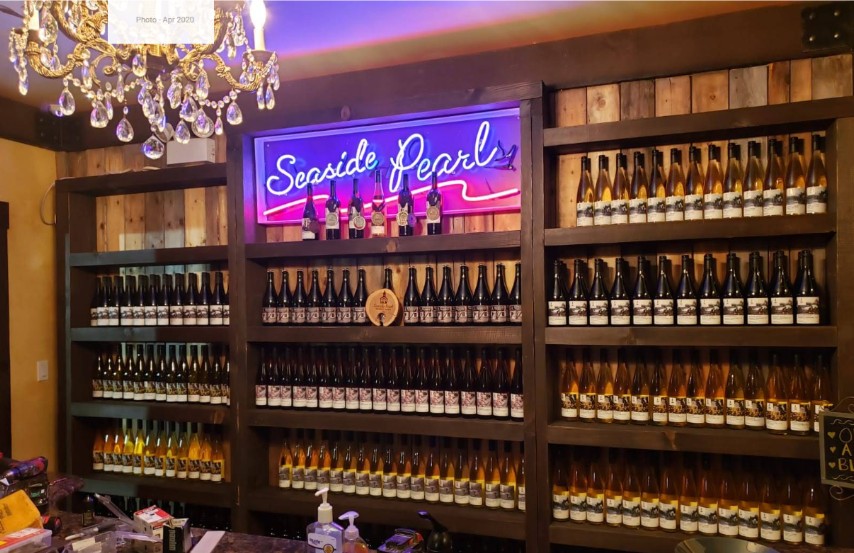 seaside pearl wine display